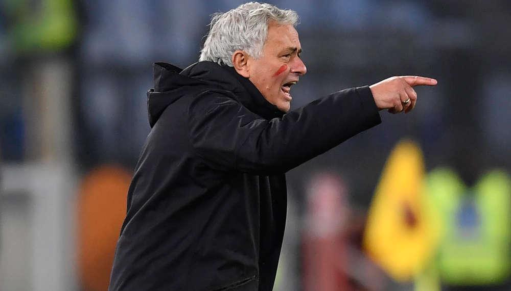 José Mourinho beklagt sich über den Servette-Rasen