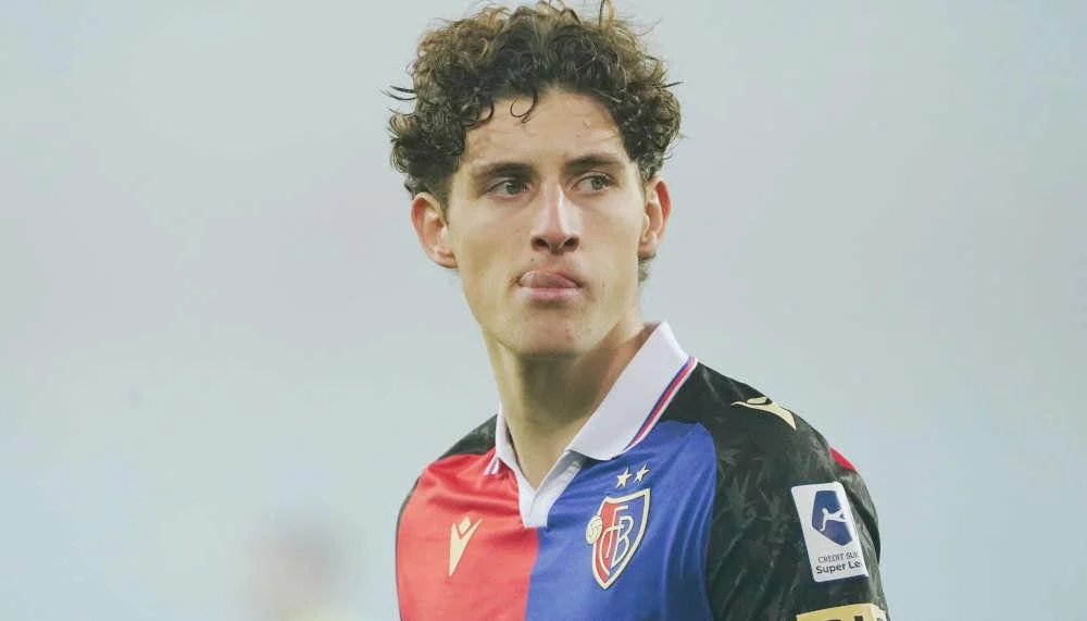 Milan setzt Scouts auf FCB-Verteidiger Finn van Breemen an
