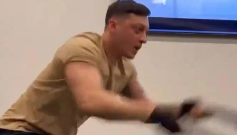 Mesut Özil geht im Kraftsport voll auf