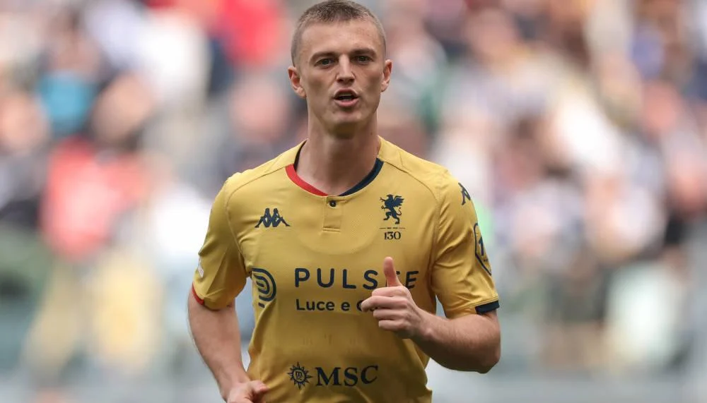 Inter bemüht sich um Genua-Isländer Albert Gudmundsson