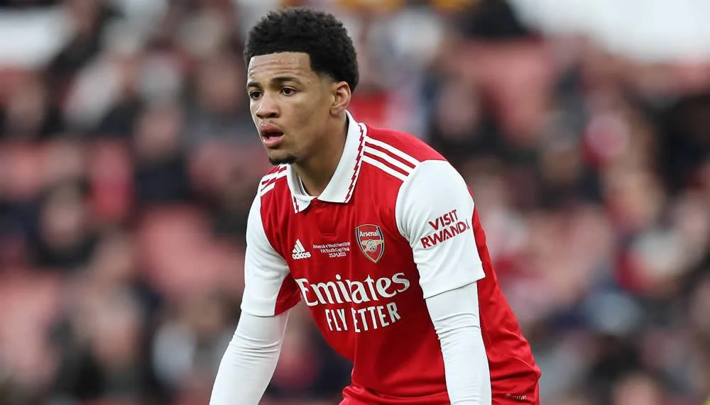 Arsenal-Wunderkind unterzeichnet ersten Profivertrag
