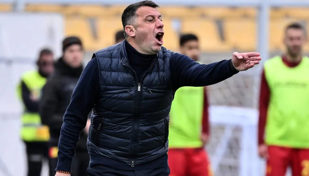 Lecce entlässt Trainer Roberto D’Aversa nach Kopfnuss