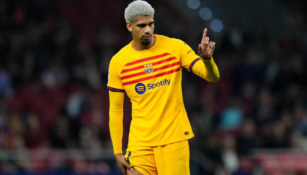 Die Bayern informieren Barça wegen Vorstoss für Ronald Araújo