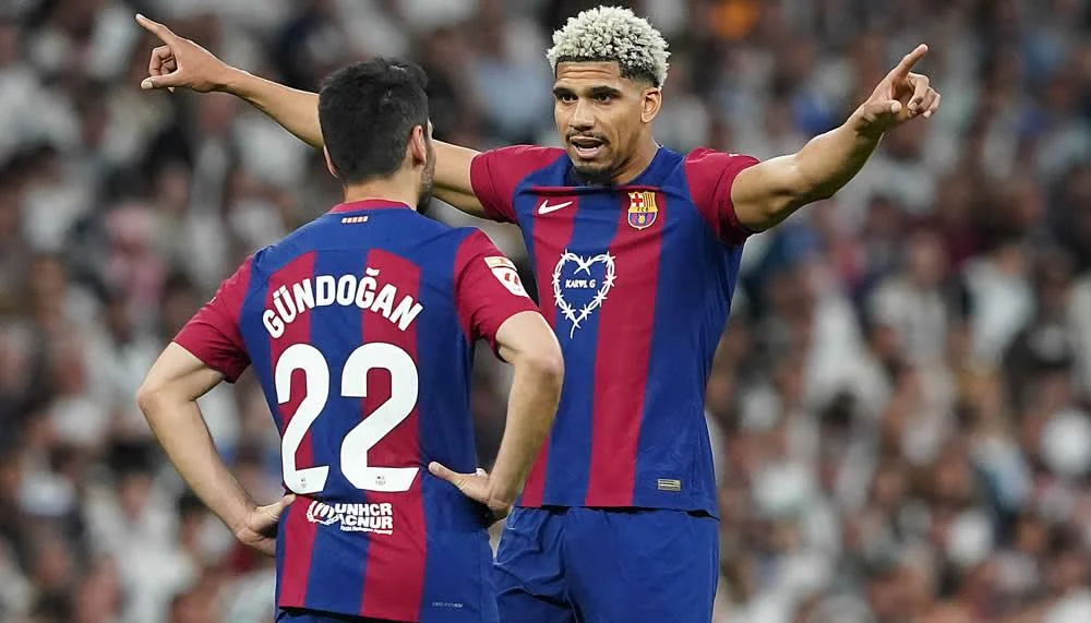 Konkurrenz für den FC Bayern: Schwergewichte mischen bei Ronald Araujo mit