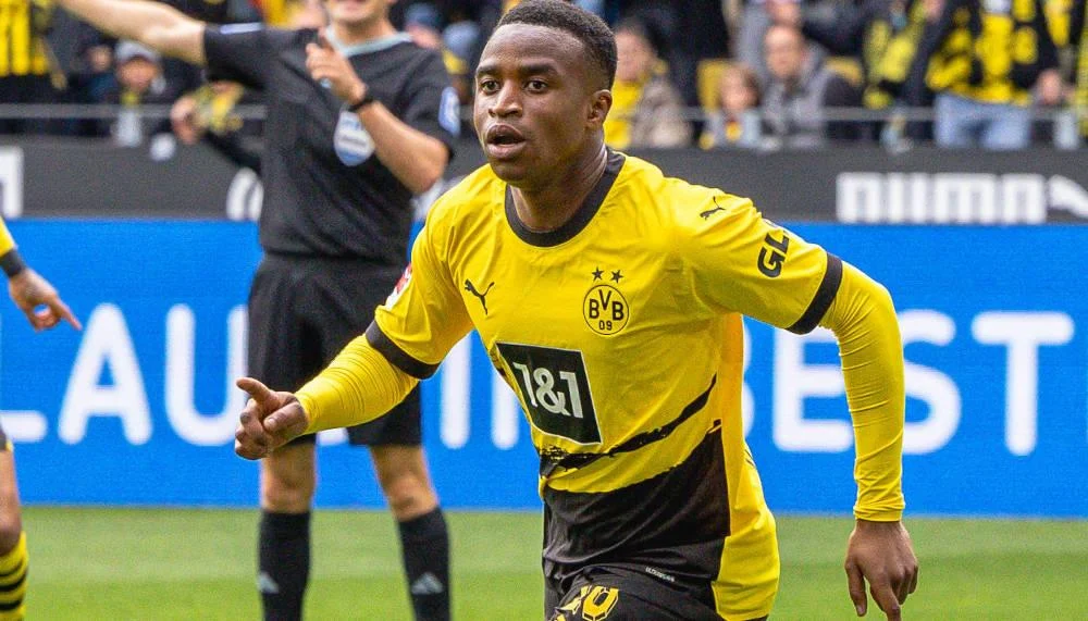 Neue Interessenten für Moukoko – BVB senkt Forderung