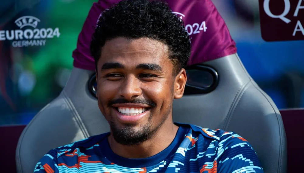 Ian Maatsen hat bei Aston Villa unterschrieben