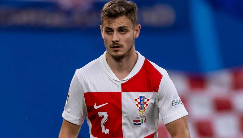 Fix: Der FC Bayern verlängert mit Josip Stanisic