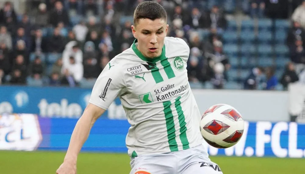 Lugano könnte sich FCSG-Verteidiger Mattia Zanotti krallen