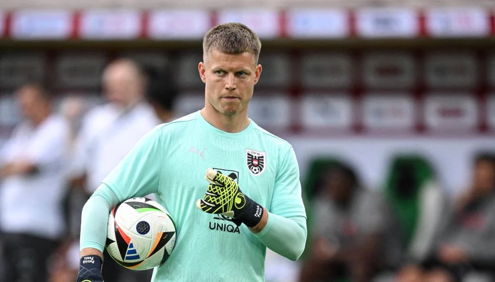 Bayer Leverkusen gibt Torhüter fest nach Dänemark ab