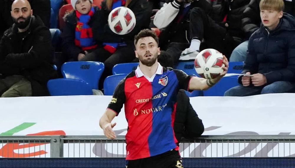 FCB-Star Dominik Schmid reagiert auf Griechenland-Gerüchte