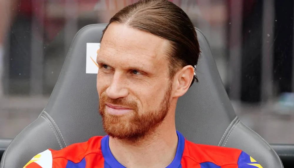 Der FC Basel verabschiedet Michael Lang in der Halbzeitpause