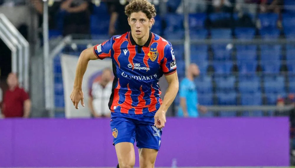 Udinese blickt auf Basler Verteidiger Finn van Breemen