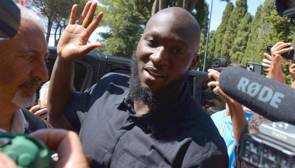 Napoli-Fans drehen bei der Lukaku-Ankunft durch