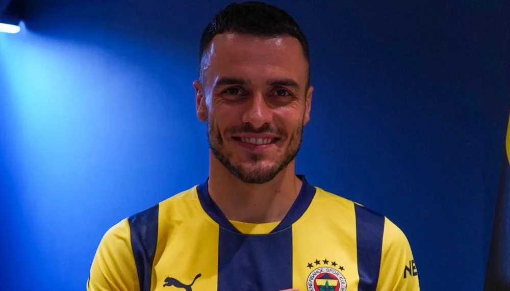 Fenerbahçe begrüsst Neuzugang Filip Kostic