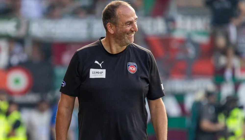 Heidenheims Erfolgstrainer Frank Schmidt wäre offen für die Bayern