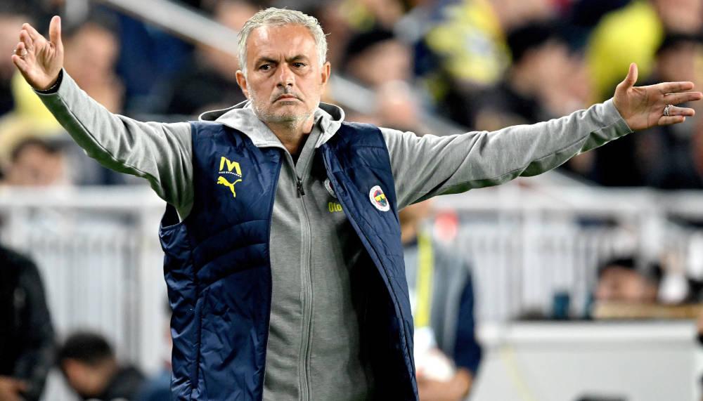 José Mourinho sieht für kuriose Aktion die Gelbe Karte