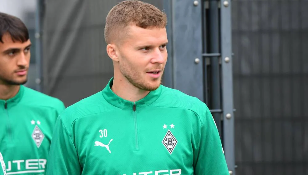 Leeds United baggert an Nati-Verteidiger Nico Elvedi