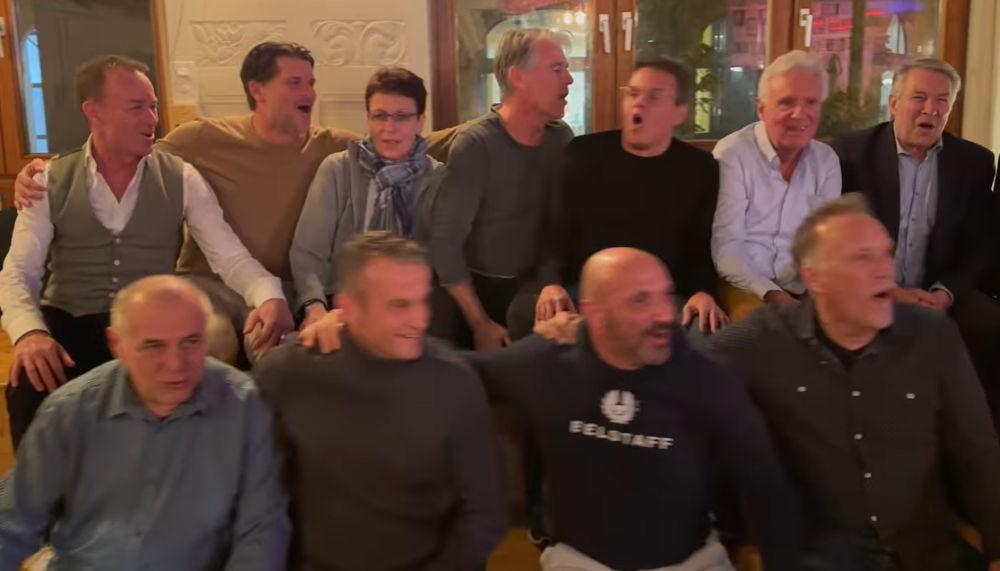 FC Basel-Legenden trällern Song in Kultbar Didi Offensiv