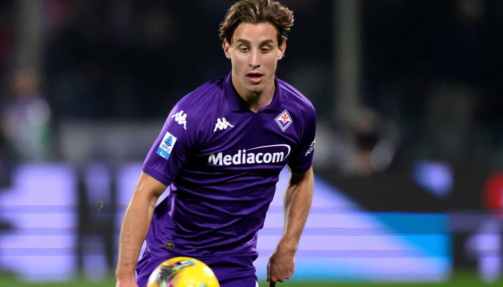 Fiorentinas Edoardo Bove benötigt einen Defibrillator