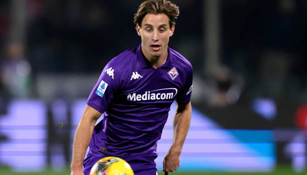 Fiorentinas Edoardo Bove benötigt einen Defibrillator