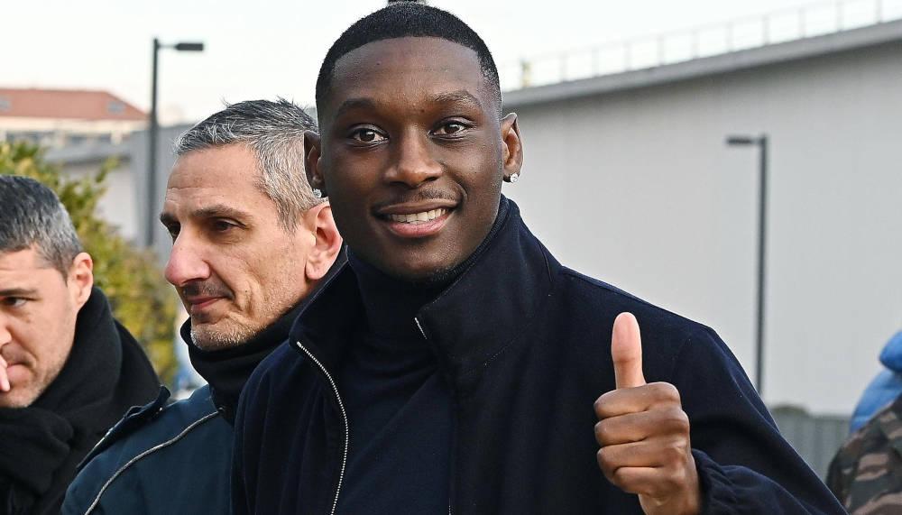 Randal Kolo Muani trainiert bereits bei Juve mit