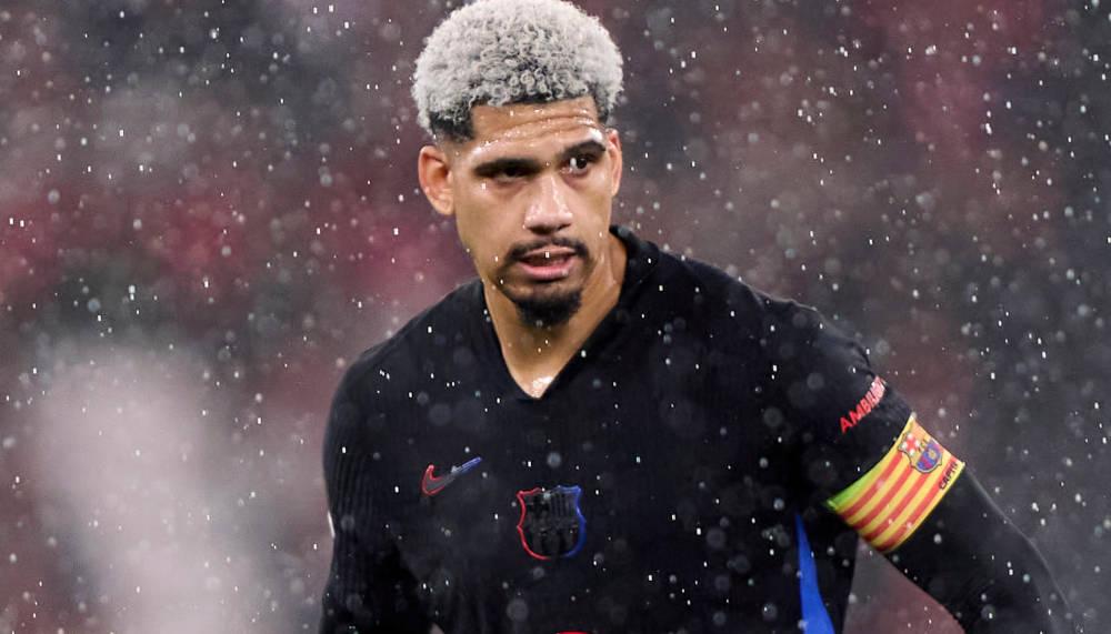 Flick spricht Machtwort bei Barça-Star Ronaldo Araujo