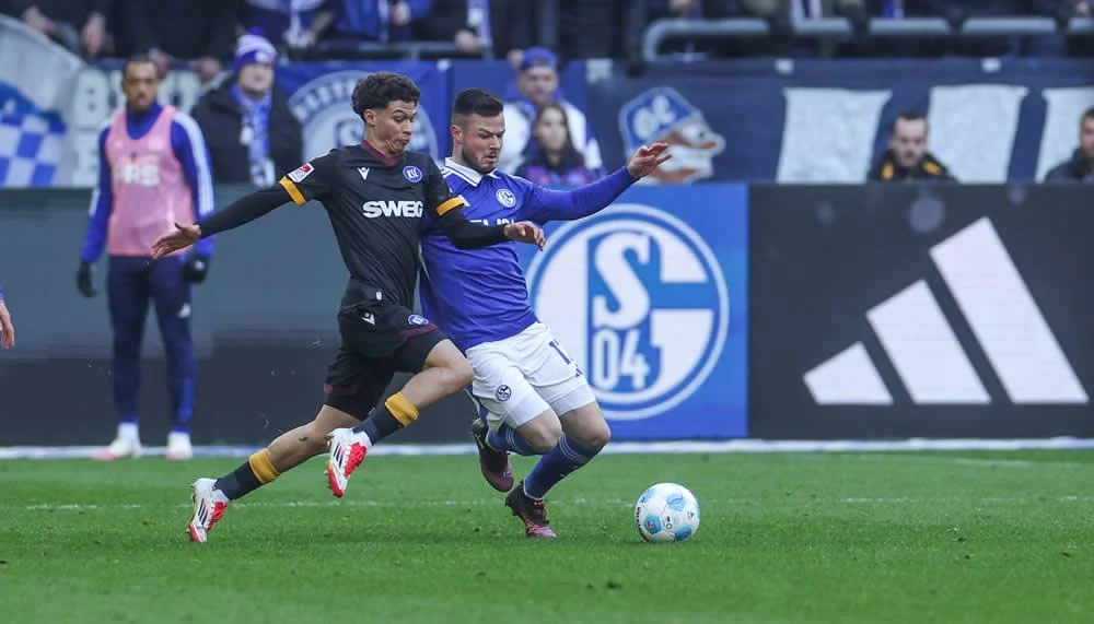 Adrian Gantenbein kommt von der Bank, HSV-Schweizer blamieren sich