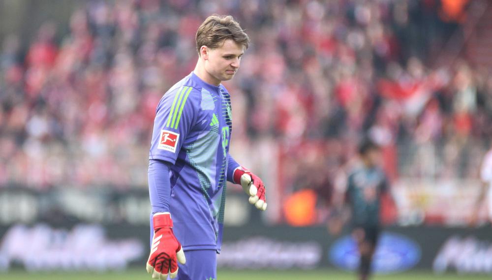 Bayern-Keeper Jonas Urbig verletzt sich bei der U21-Nationalmannschaft