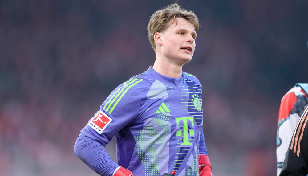 Folgenschwerer Patzer: Urbig droht beim FC Bayern die Bank