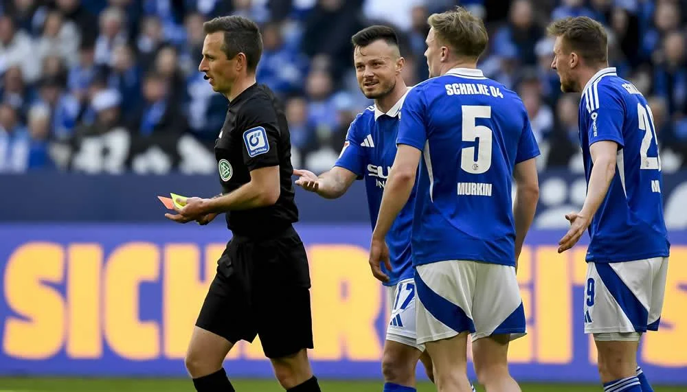 Adrian Gantenbein fliegt vom Platz, Nico Elvedi im Glück