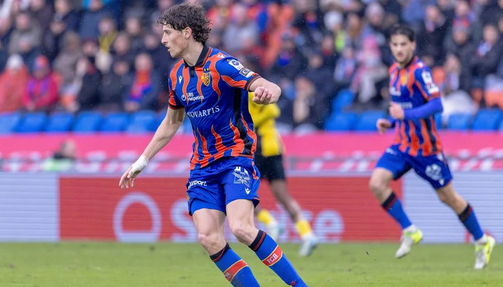 Fällt lange aus: FCB-Star Finn van Breemen meldet sich emotional zu Wort