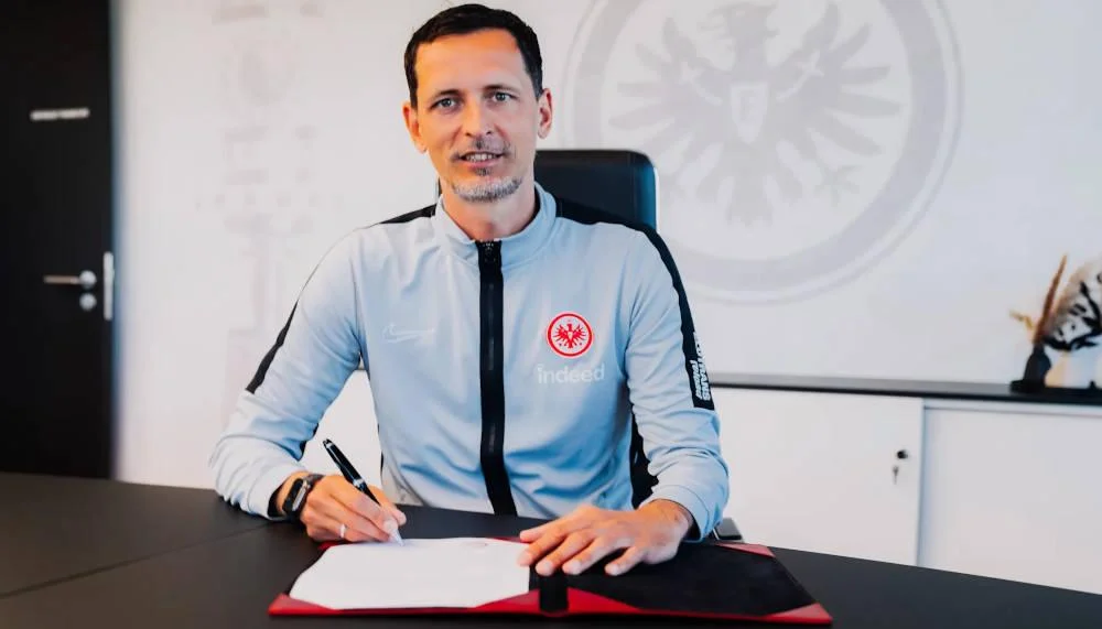 Eintracht verlängert unmittelbar vor Endspiel in Freiburg mit Dino Toppmöller