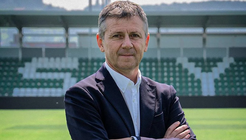 Yverdon stellt seinen neuen Trainer Adrian Ursea vor