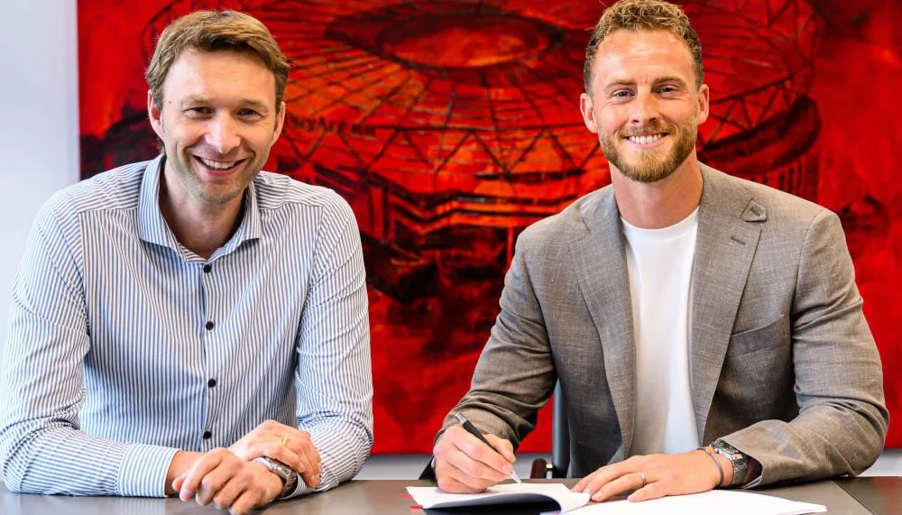 Der neue Leverkusen-Goalie Mark Flekken hat unterschrieben