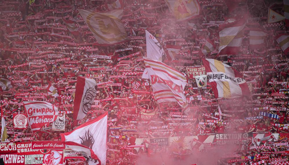 Fussballfans als treibende Kraft hinter der Popularisierung und Entwicklung des Fussballs