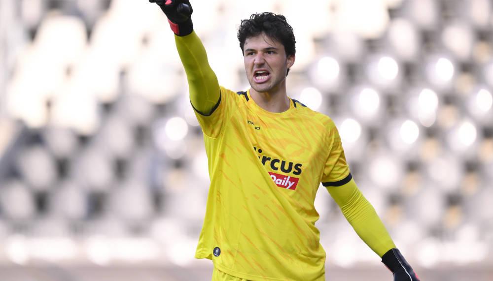 ManUtd führt weiterhin Gespräche mit Goalie Senne Lammens