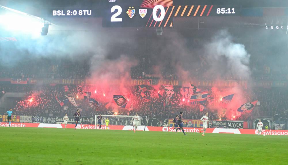 Der FC Basel kassiert von UEFA Busse und Sektorsperre auf Bewährung