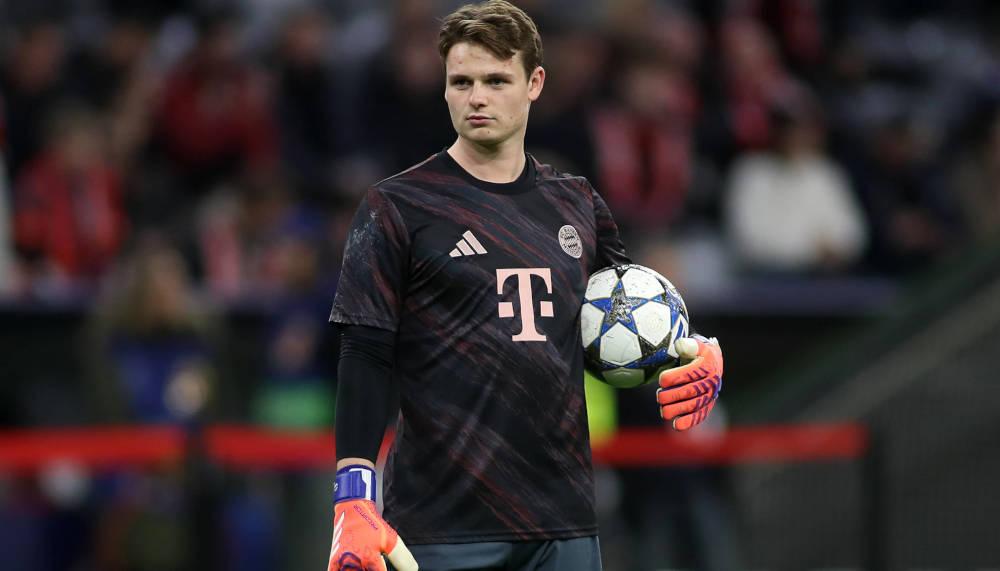 Jonas Urbig erhält gegen Gladbach eine Chance