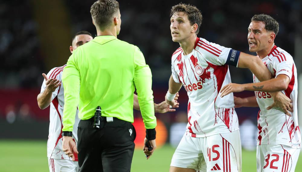Schweizer Schiri Urs Schnyder zieht Zorn der Olympiakos-Fans auf sich