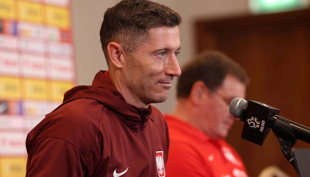 Milan legt Robert Lewandowski den Roten Teppich aus