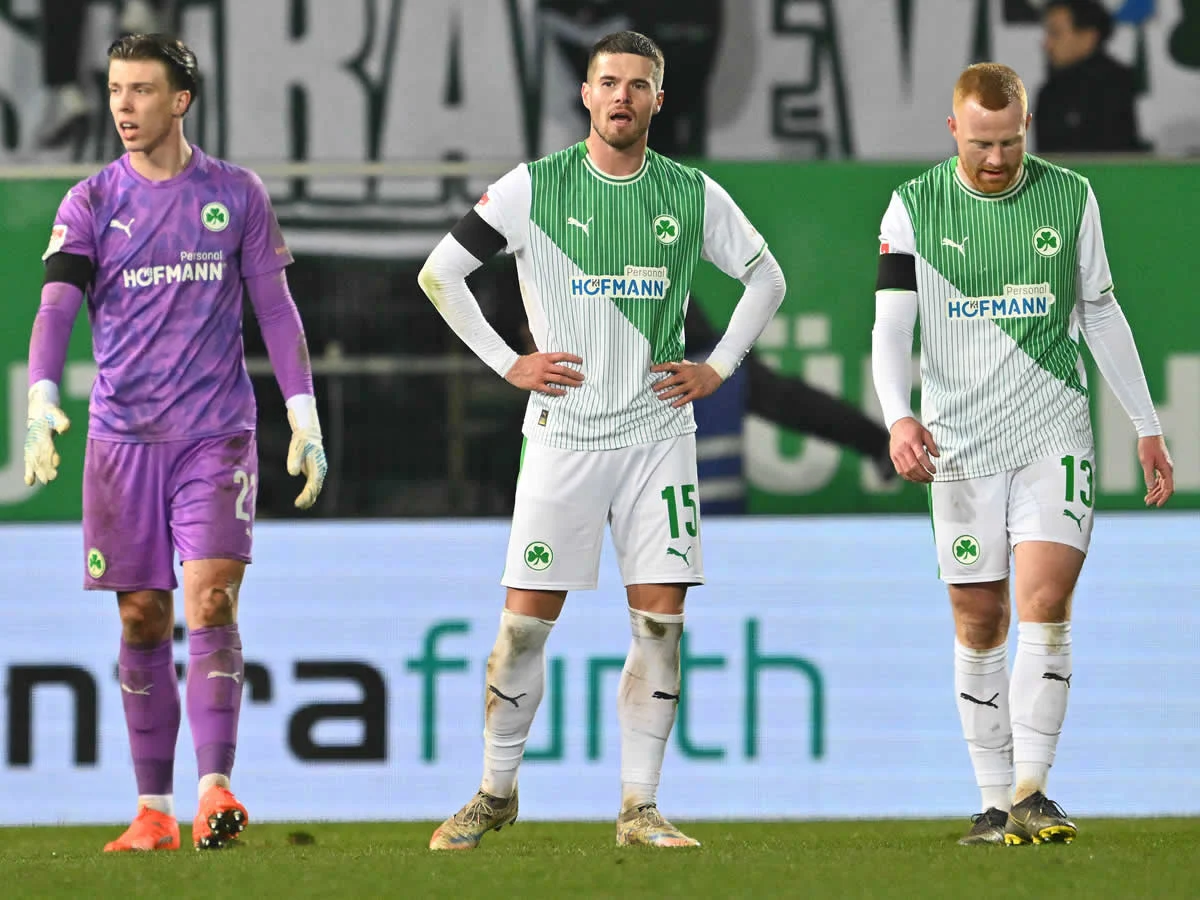 Jan Elvedi feiert Premieren-Tor für Fürth