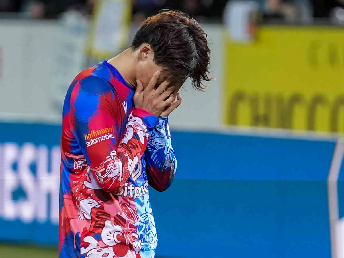 Der Grund für den langen Ausfall von FCB-Verteidiger Tsunemoto ist bekannt