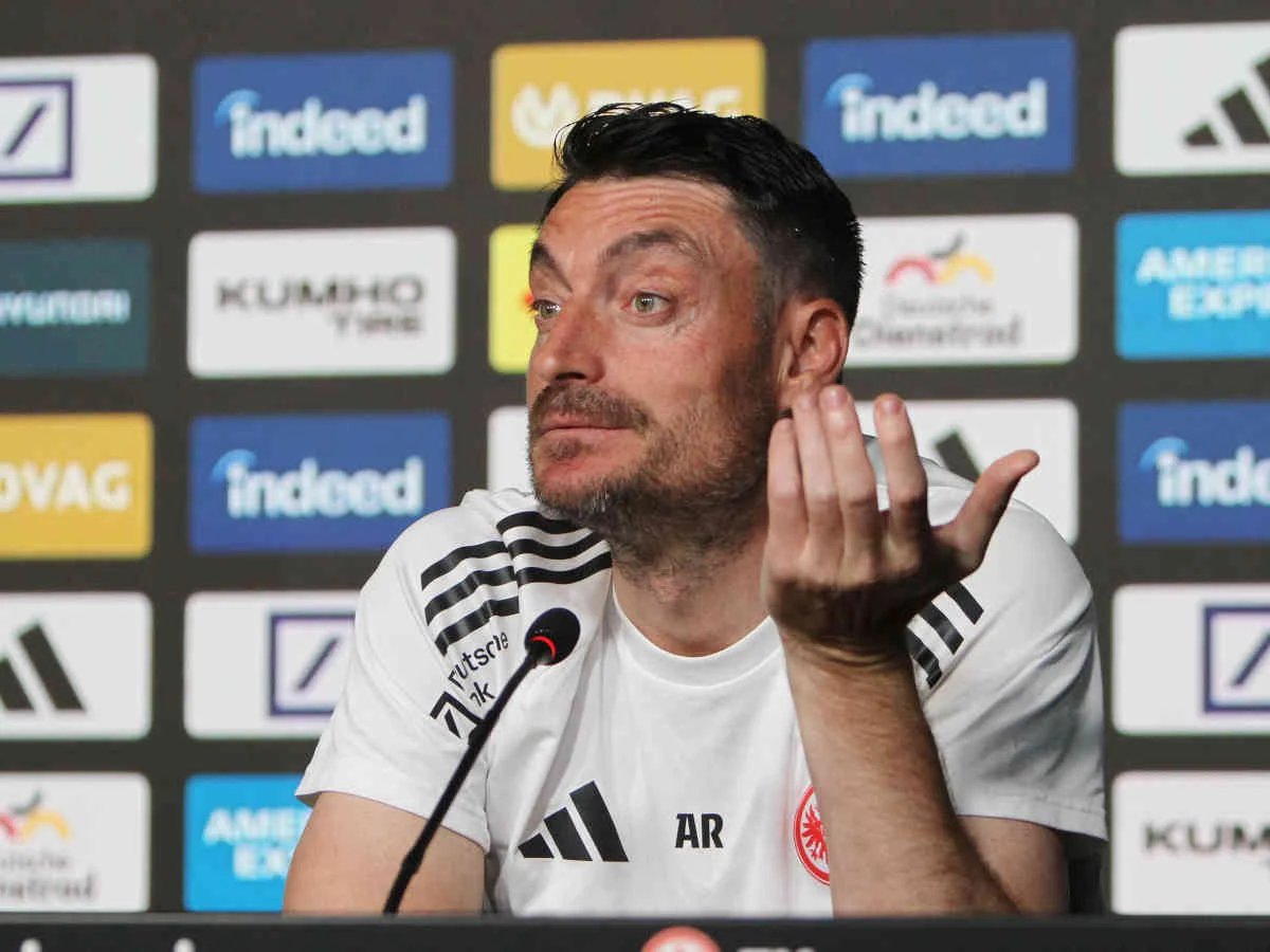 Eintracht Frankfurt hat über das Schicksal von Trainer Albert Riera entschieden