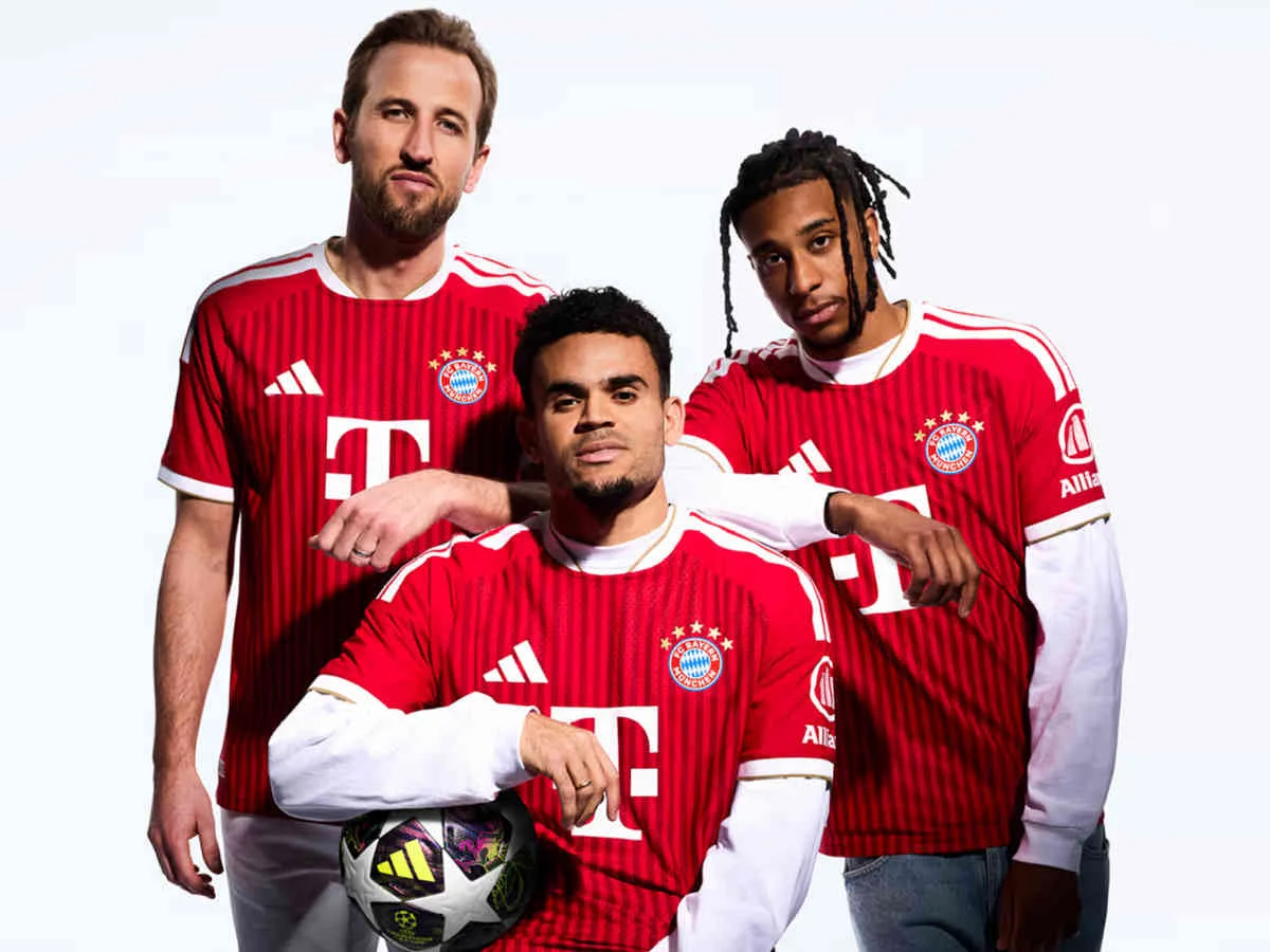 Die Bayern stellen das neue Heimtrikot vor und tragen es bereits gegen PSG