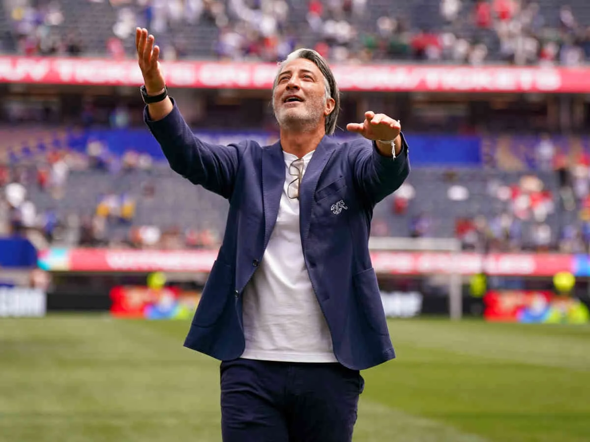 Nati-Coach Murat Yakin nutzt die Trinkpause für den maximalen Effekt
