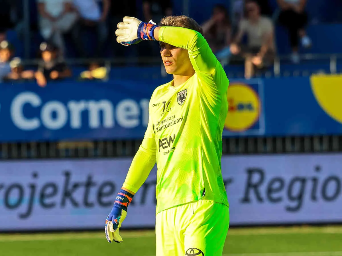 Der FC Luzern könnte sich Aarau-Goalie Marvin Hübel krallen